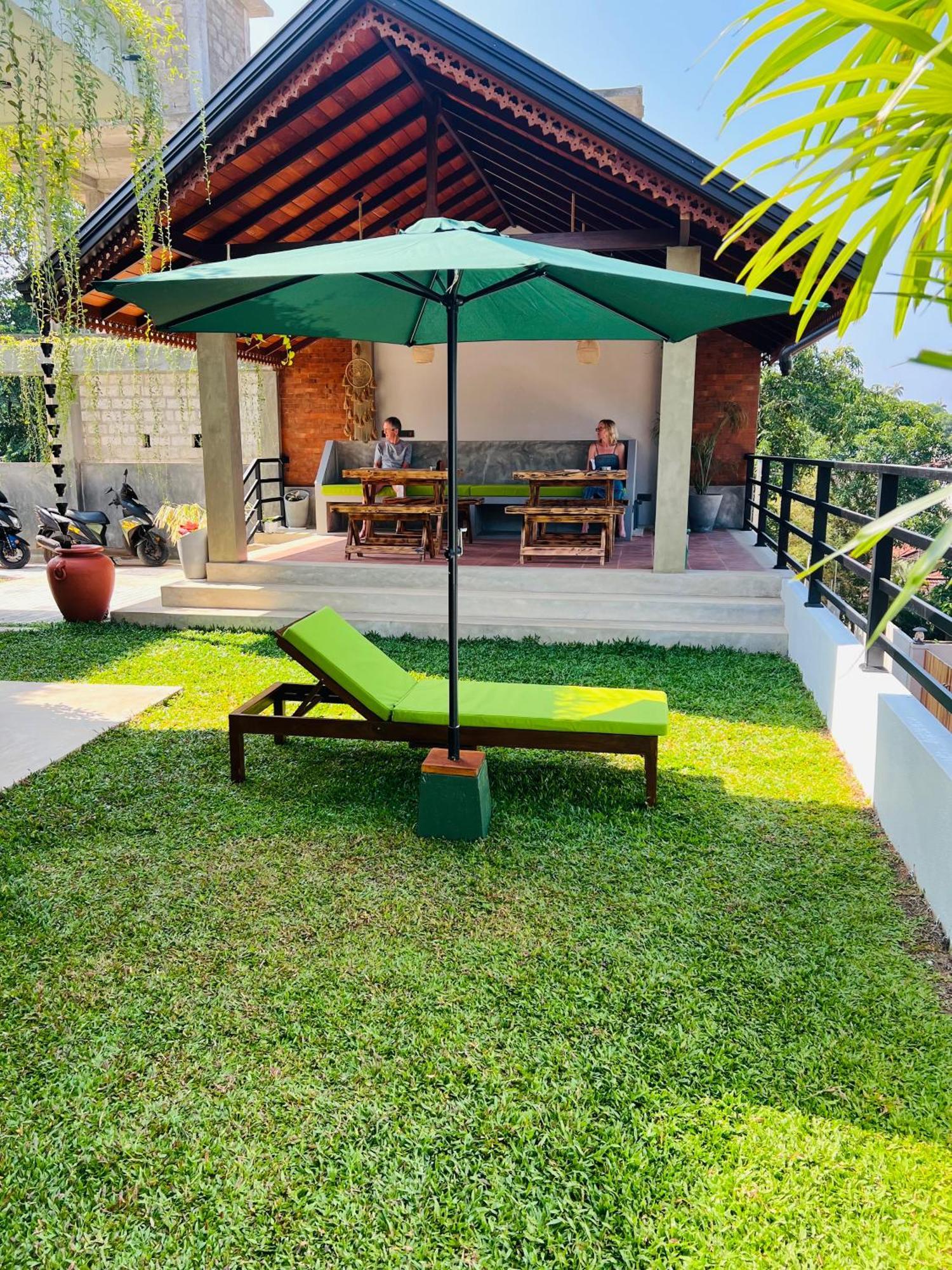 Sunset Bay Bed and Breakfast Zuid-Dikwella Buitenkant foto